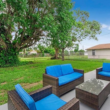 Modern Getaway Near The Beach With Room For A Boat West Palm Beach Eksteriør bilde