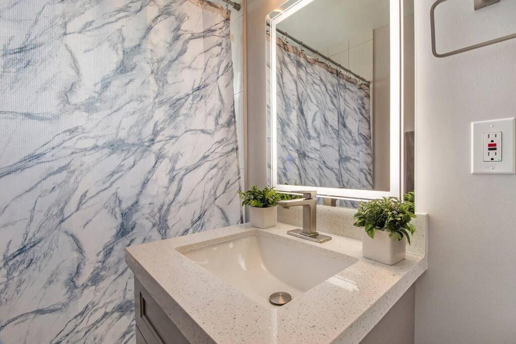 Modern Getaway Near The Beach With Room For A Boat West Palm Beach Eksteriør bilde