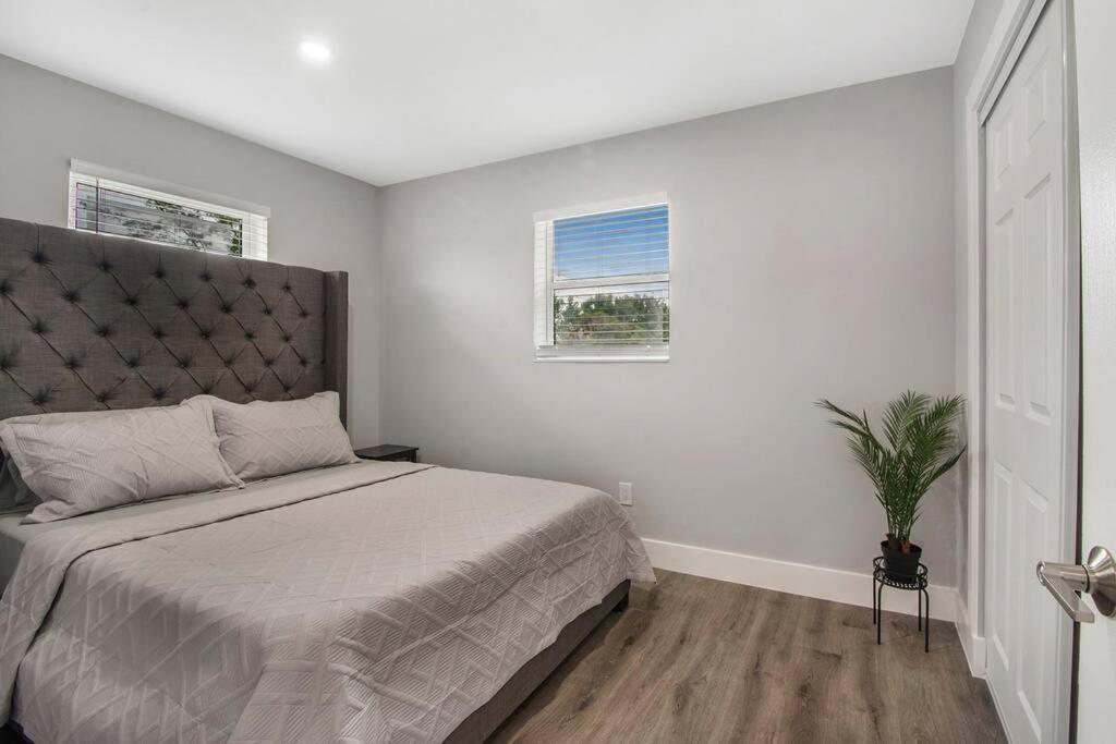 Modern Getaway Near The Beach With Room For A Boat West Palm Beach Eksteriør bilde