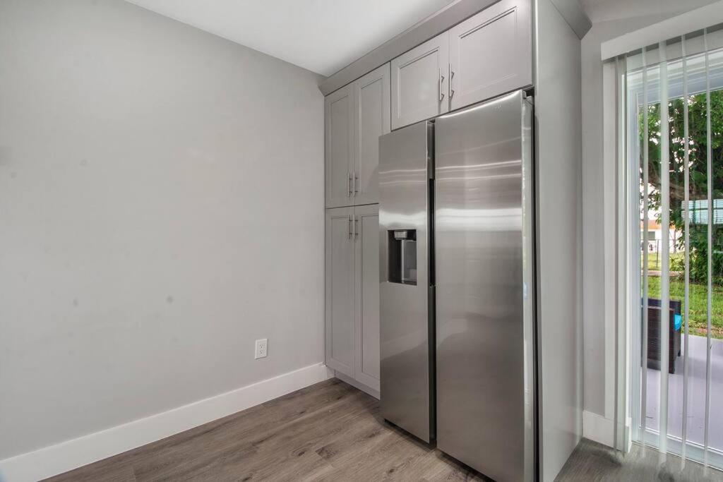 Modern Getaway Near The Beach With Room For A Boat West Palm Beach Eksteriør bilde
