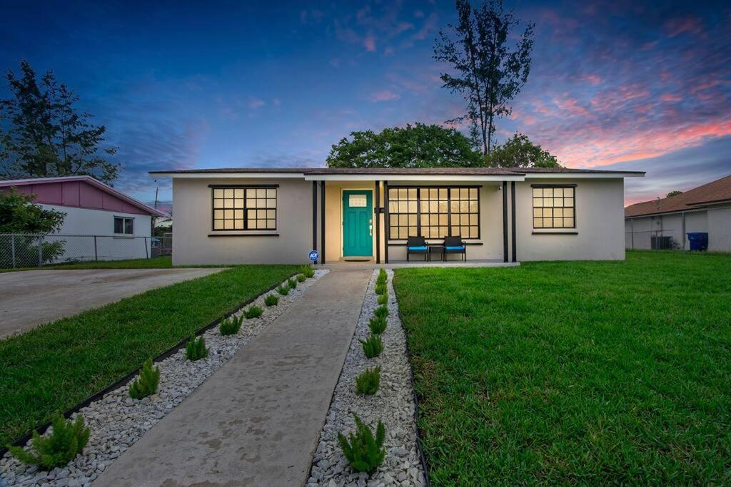 Modern Getaway Near The Beach With Room For A Boat West Palm Beach Eksteriør bilde